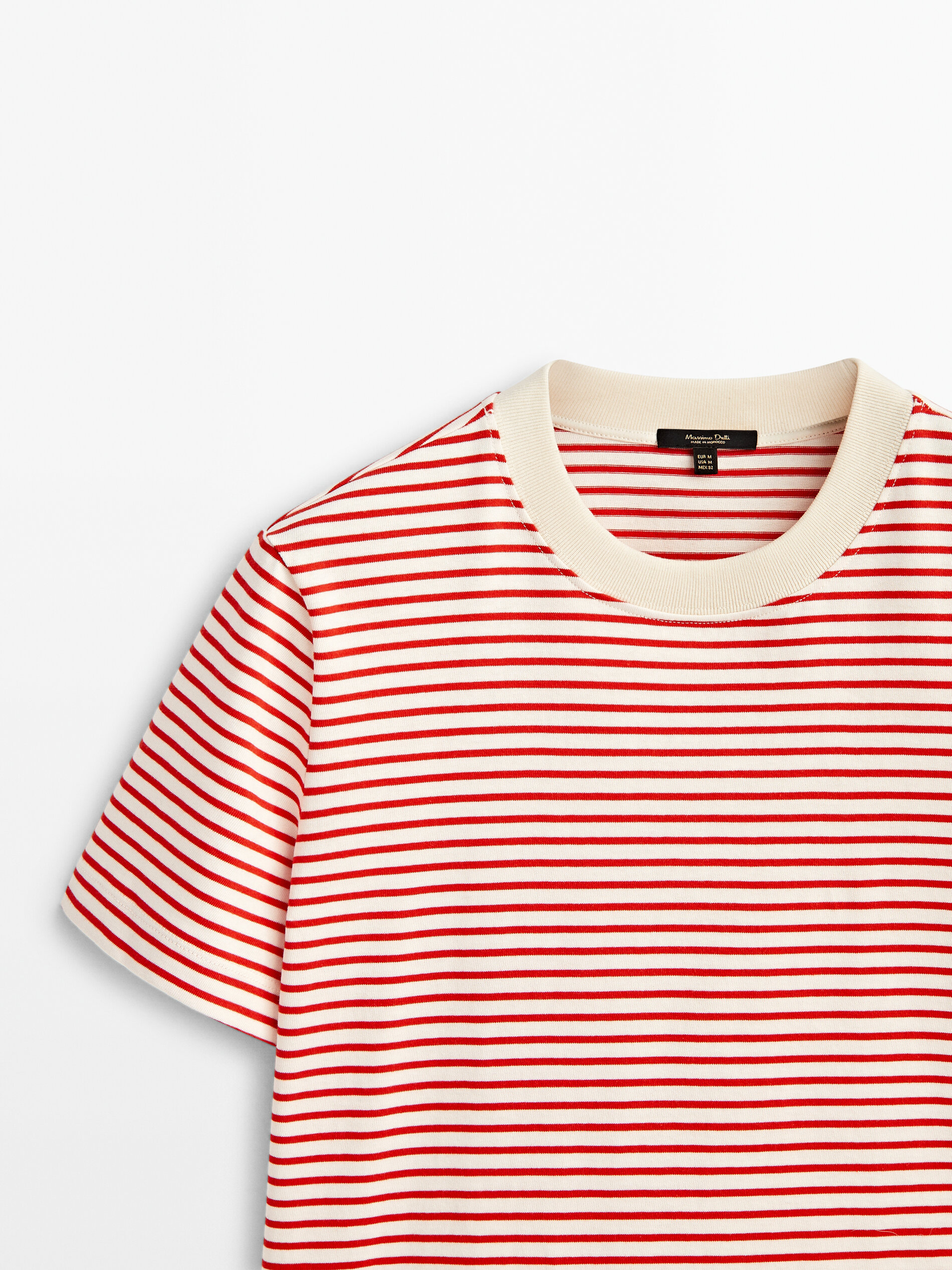 Camiseta de algodão com gola listrada contrastante - VERMELHA