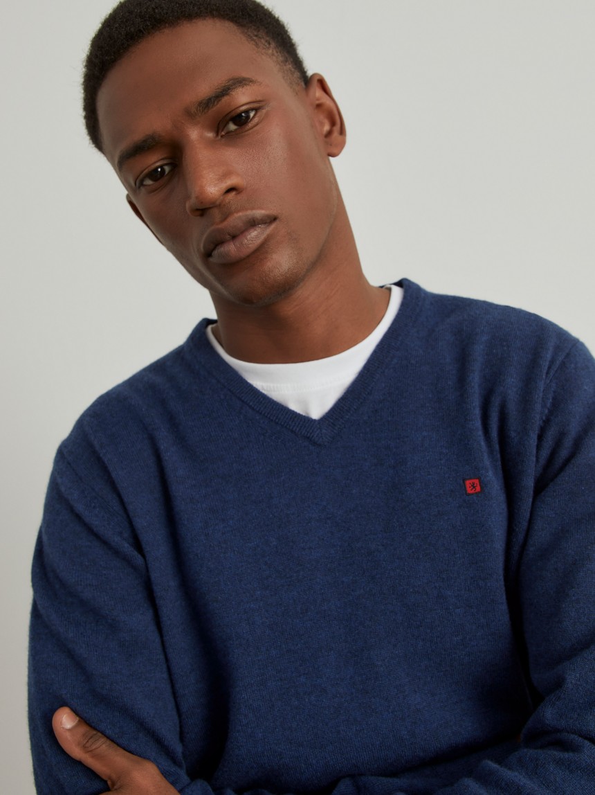 Pullover de lã decote em V