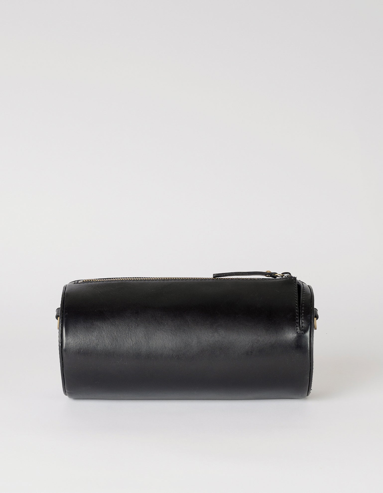 Izzy - Black Classic Leather