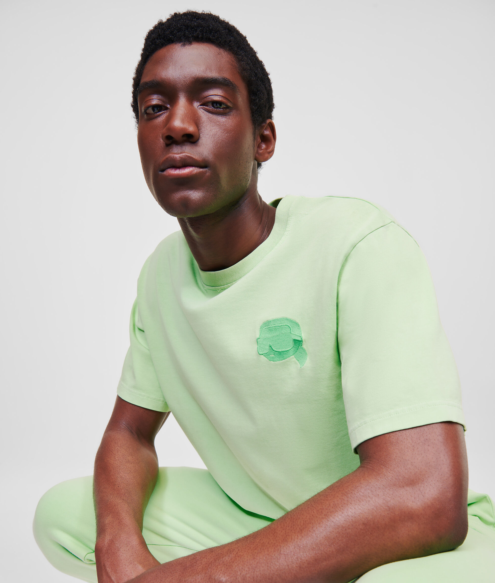 T-SHIRT TON SUR TON AVEC ÉCUSSON KARL IKONIK
