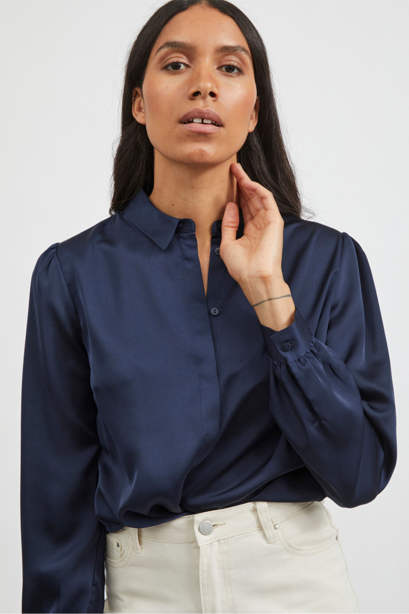 Camisa de cetim fluida - Azul marinho