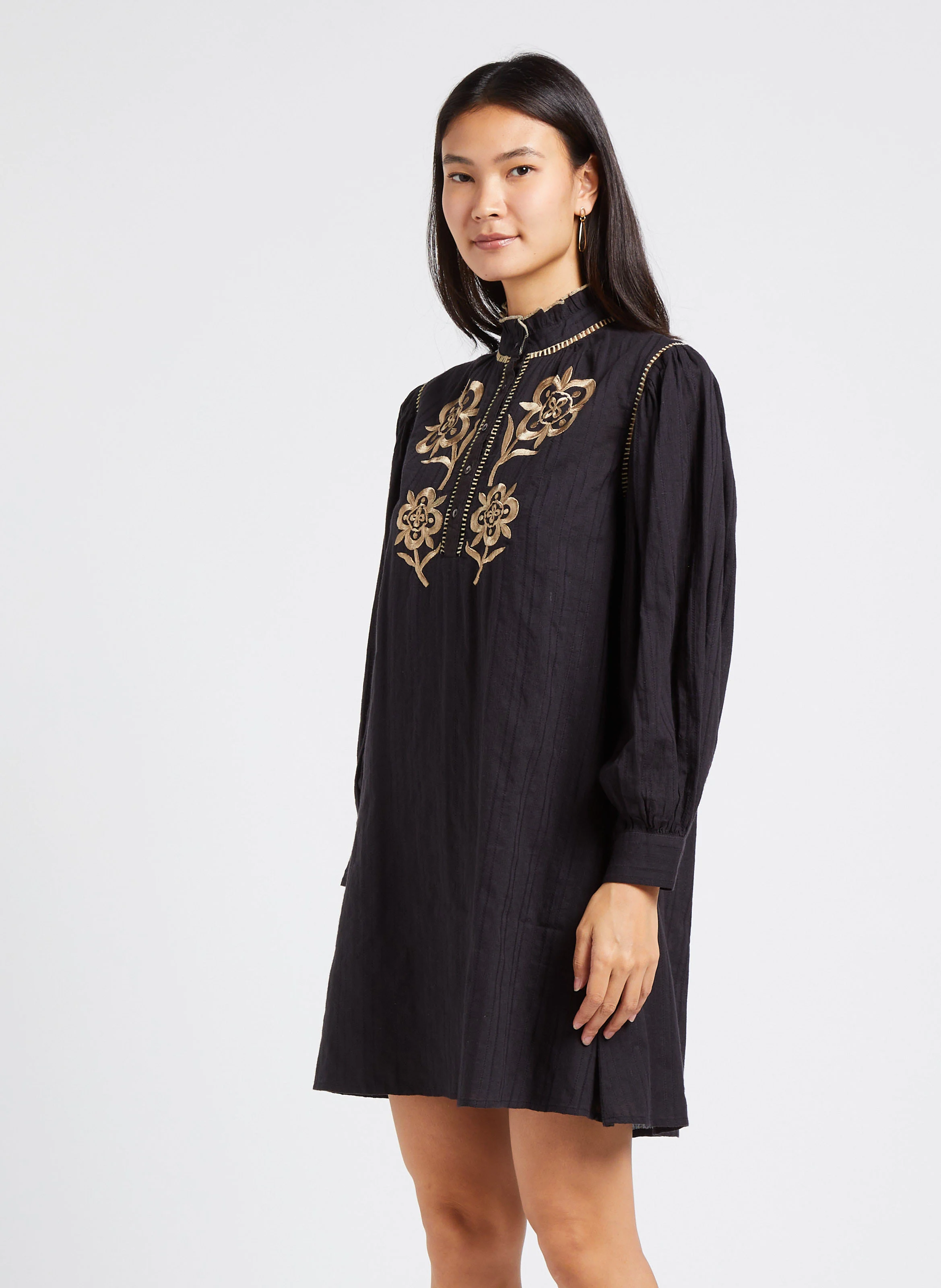 ANOUK - Robe courte évasée col montant en coton | Noir