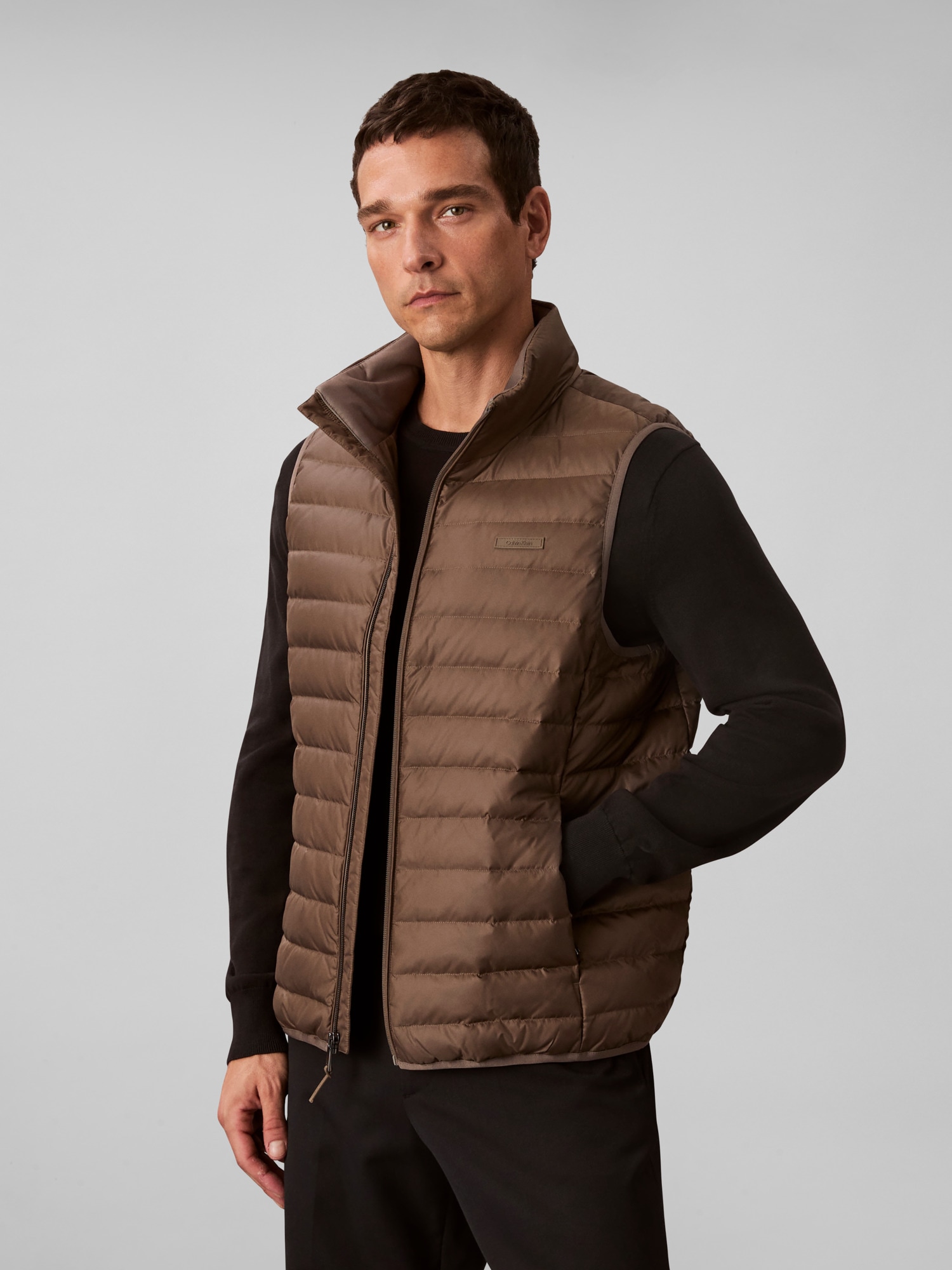 Calvin Klein Steppweste »SLVLSS LT WT NYLON PUFFER VEST«, Mit Rundhalsausschnitt