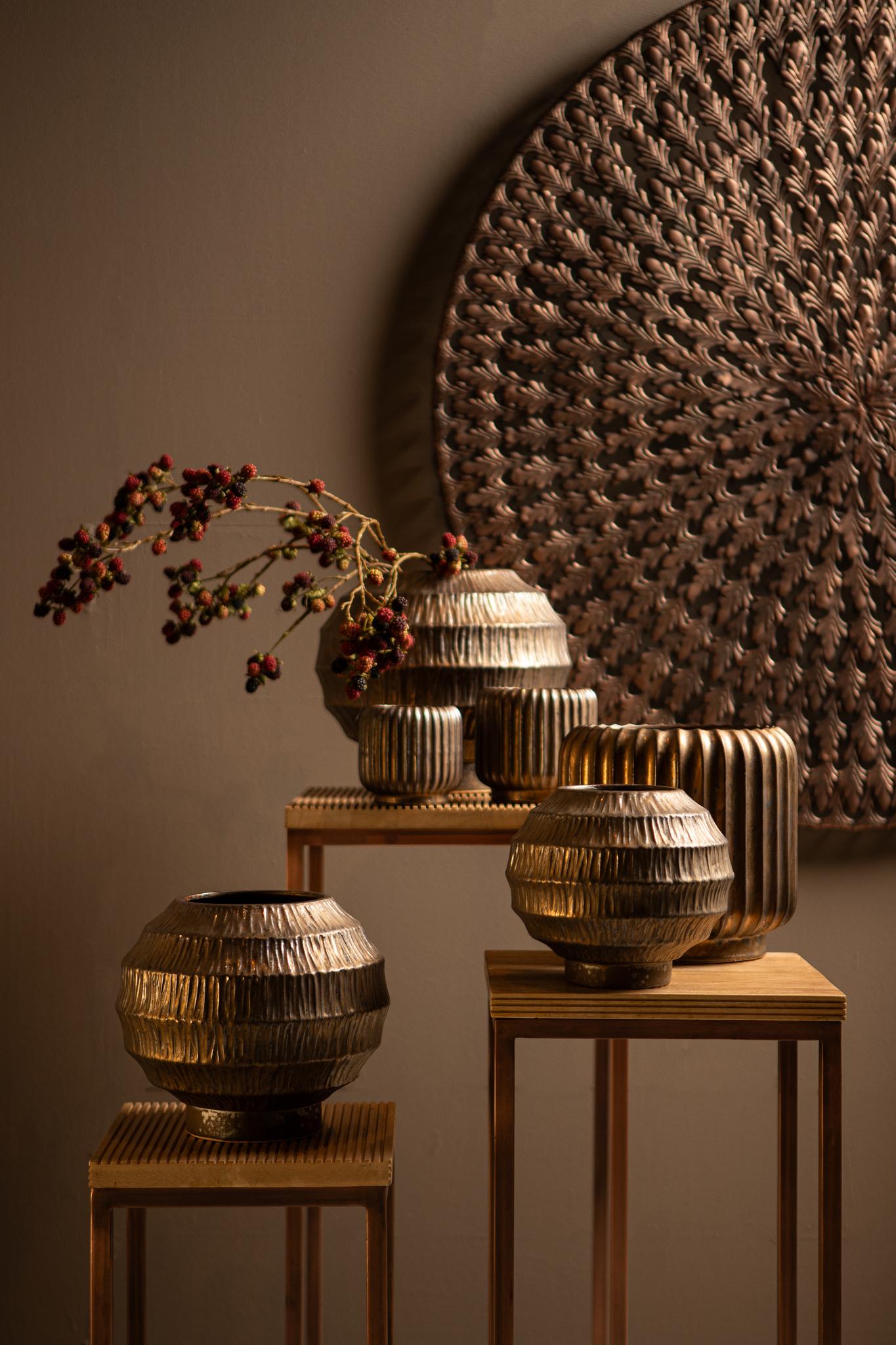 PTMD Eevie Bronze round ceramic pot with lines M