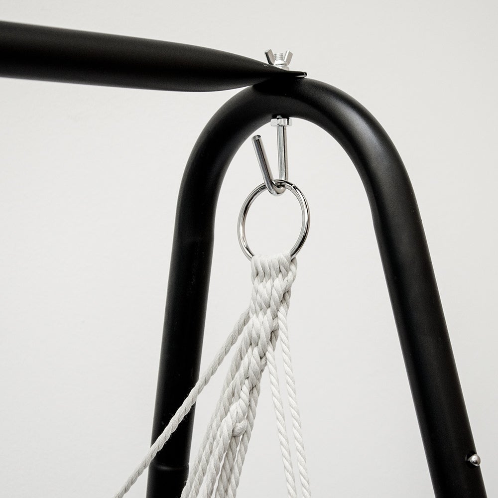 Hangstoel/relaxstoel in de kleur rood met een frame van 160 cm, belastbaar tot 100 kg