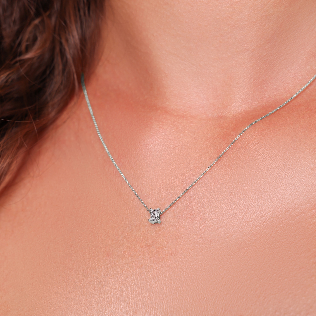 Collier mit Anhänger 750/18 K Weissgold mit Diamanten 0.16 ct H/si