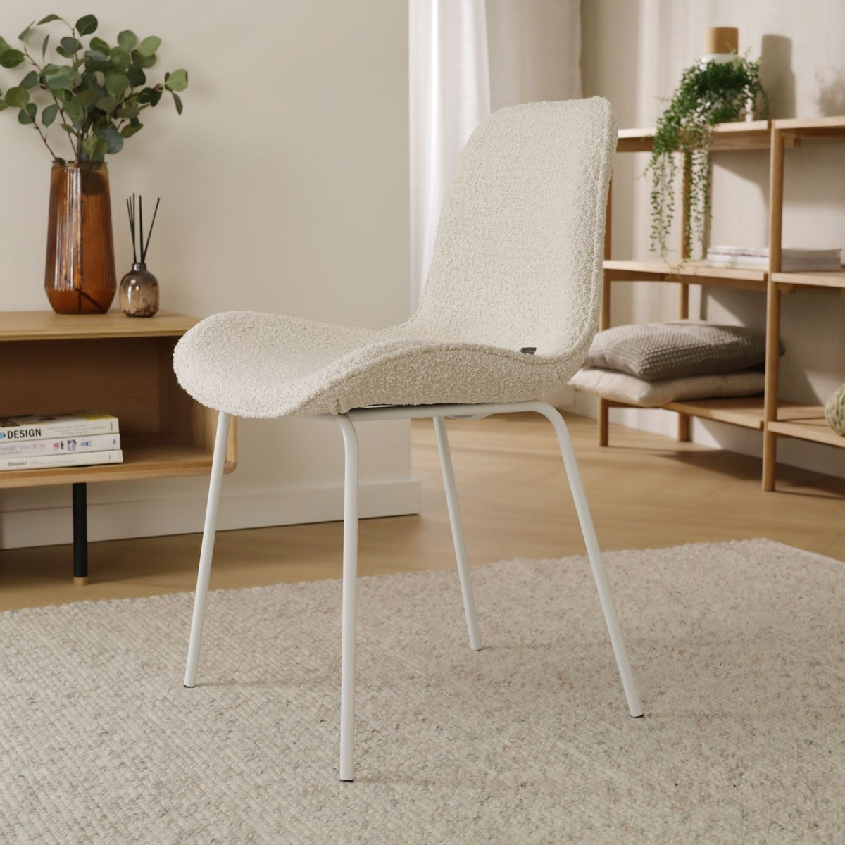 Eetkamerstoel Nora-Fé bouclé beige - wit onderstel