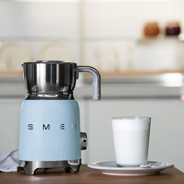Chocolatière émulsionneur bleu azur 500 W MFF01PBEU Smeg