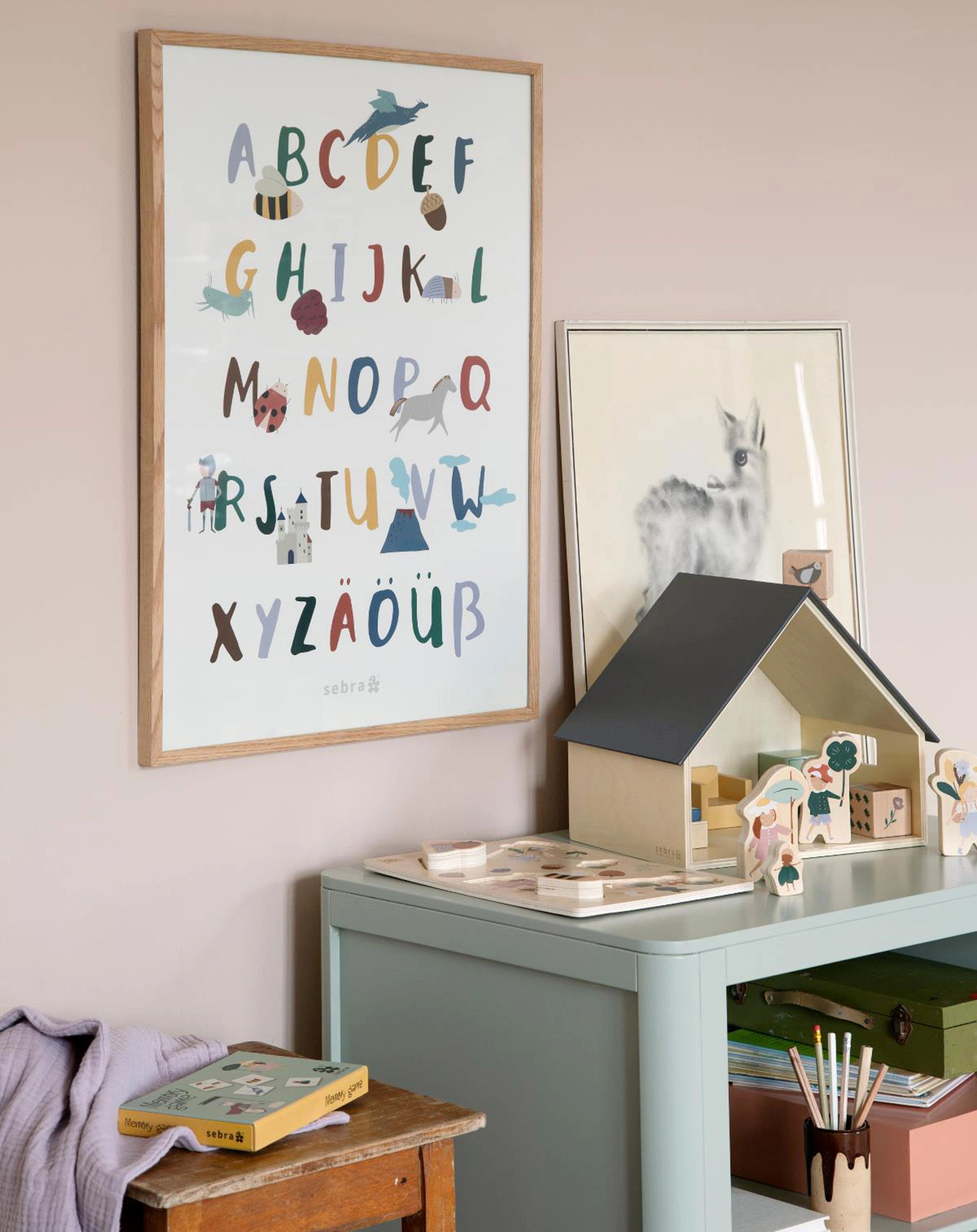 Poster ALPHABET PIXIE & DRAGON (50x70) in bunt