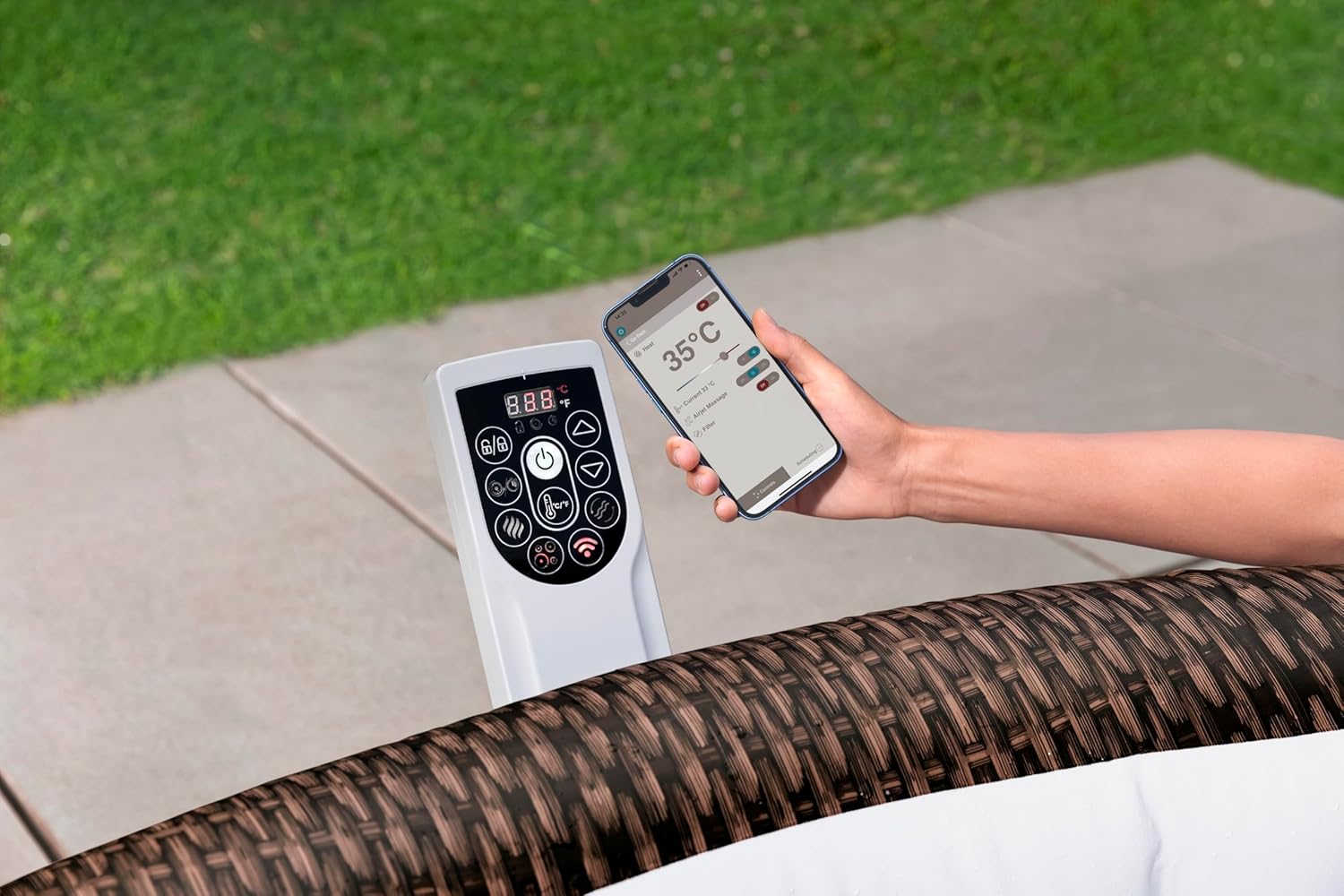 Bestway® Lay-Z-SPA® Energiespar-Whirlpool Bali AirJet™ mit App-Steuerung + integrierter UltraFit™ -Pumpeneinheit, für 7 Personen Ø 216 x 71 cm, Rattan-Optik (Schokobraun)