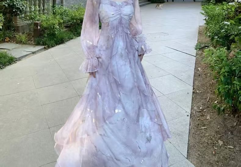 aistera - Maxi A-lijn jurk met lange mouwen, blote schouders en tie-dye vlinderaccent en ruches