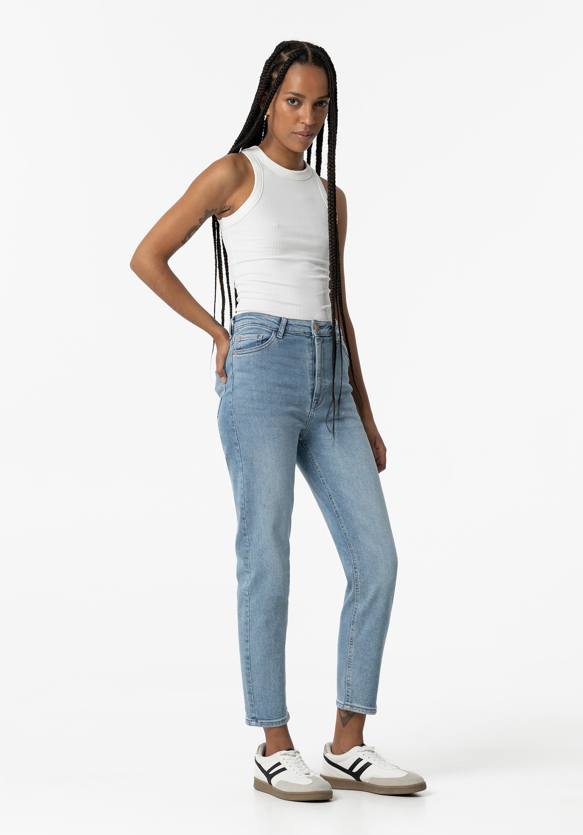 Jeans Mom Slim Fit Cintura Alta