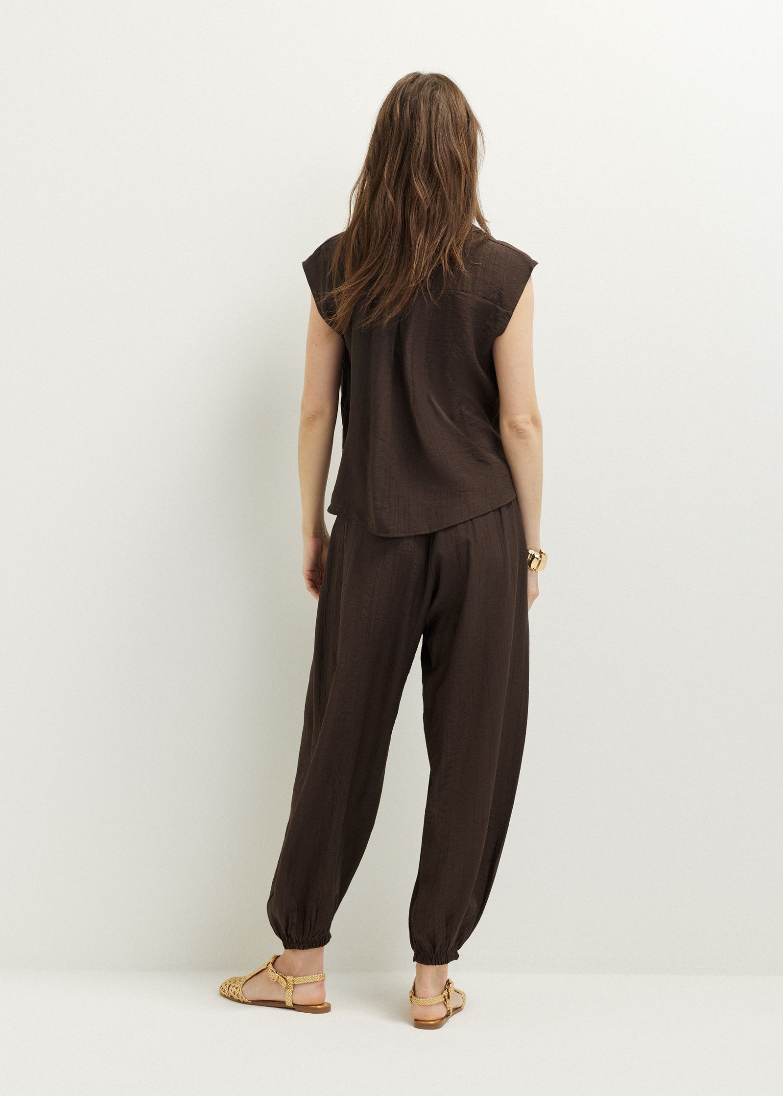 Mouwloze blouse met knoopdetail