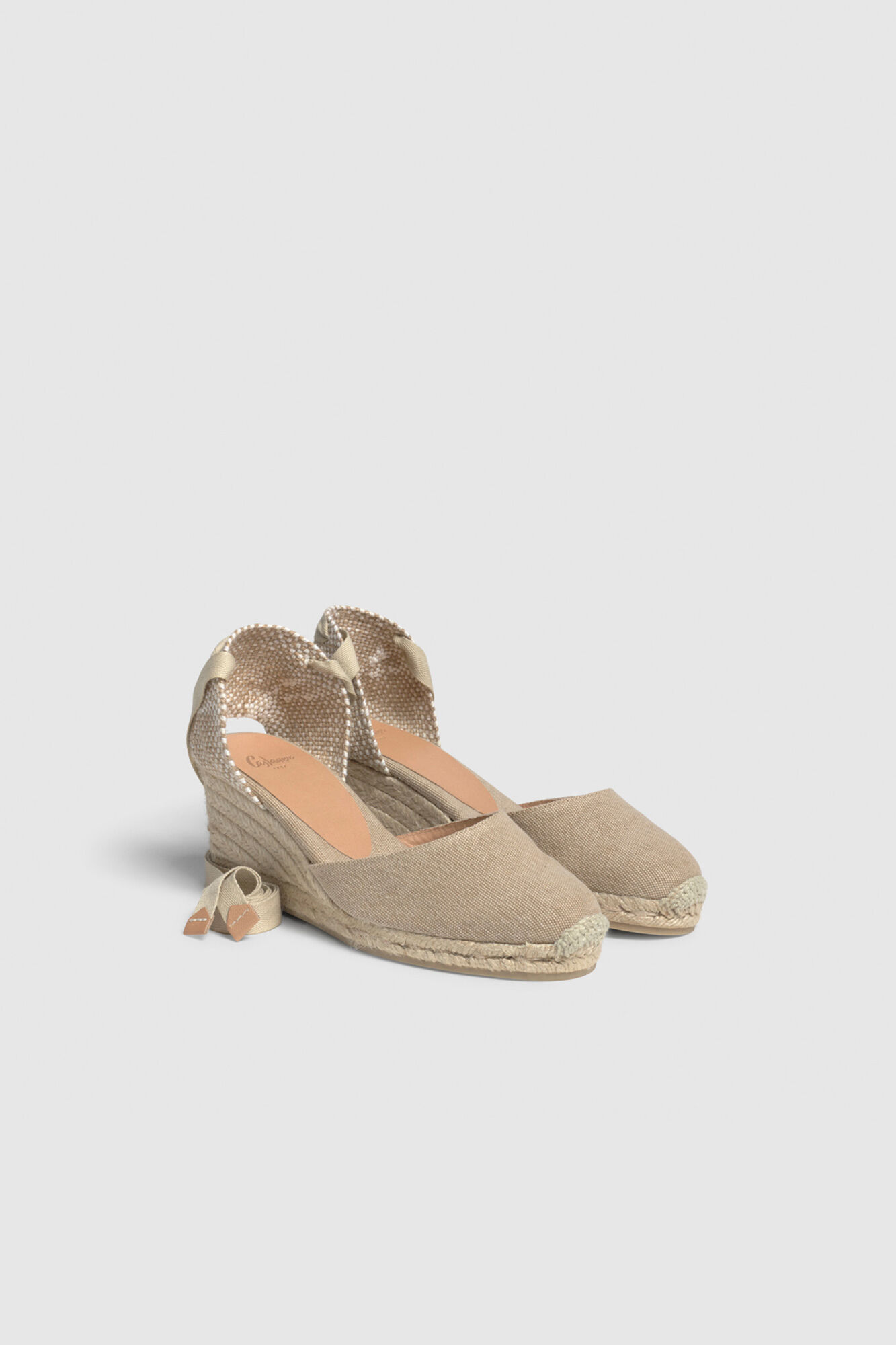 Chinelo com plataforma. Lona fofa - Areia.