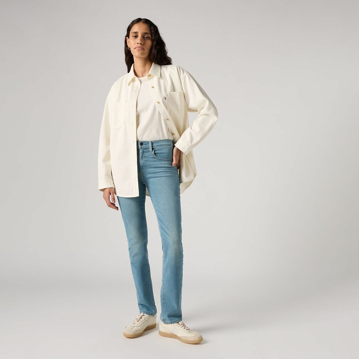 Calça jeans Levi's 724 de cintura alta e corte reto.