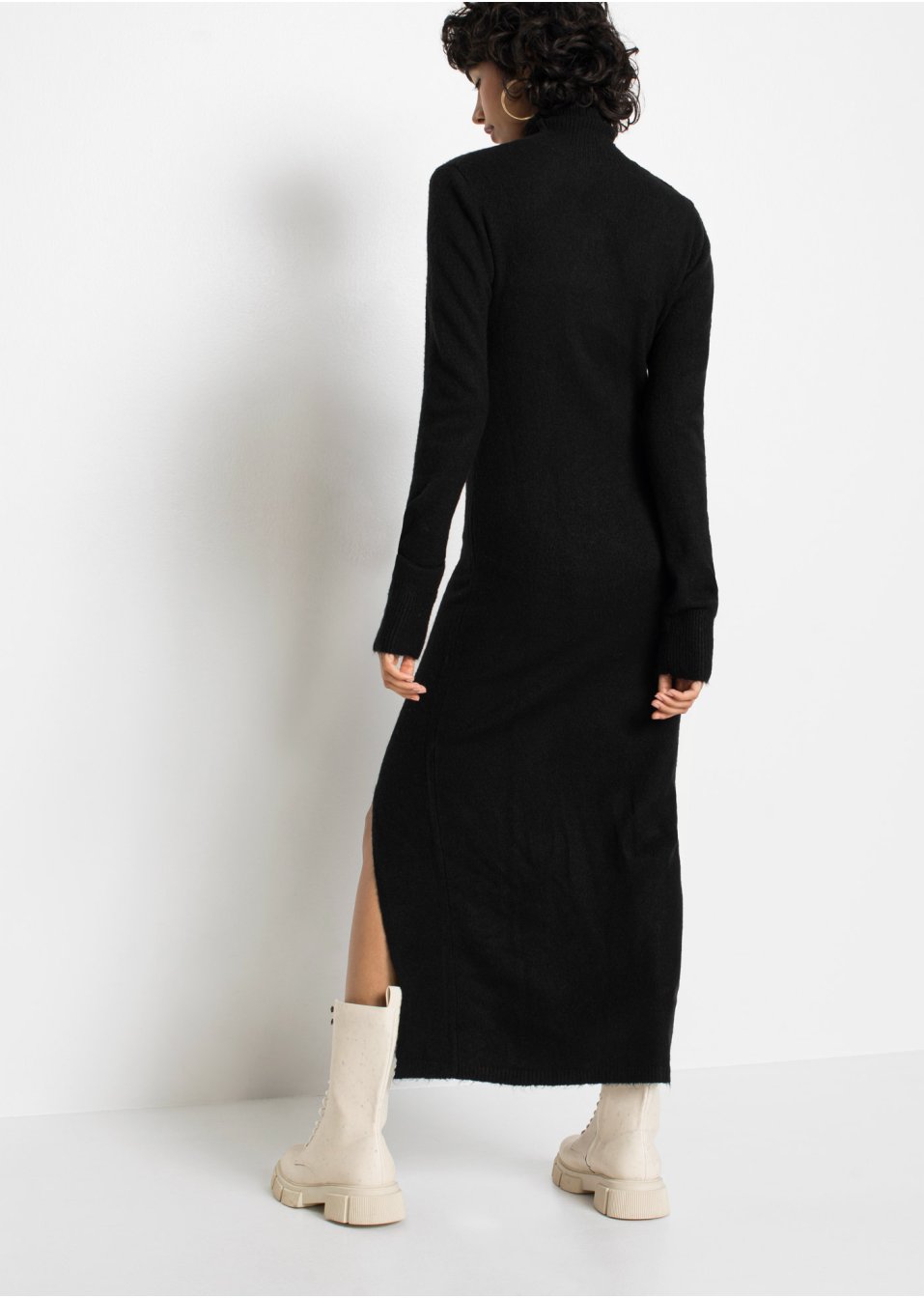 Robe longue en maille avec découpes