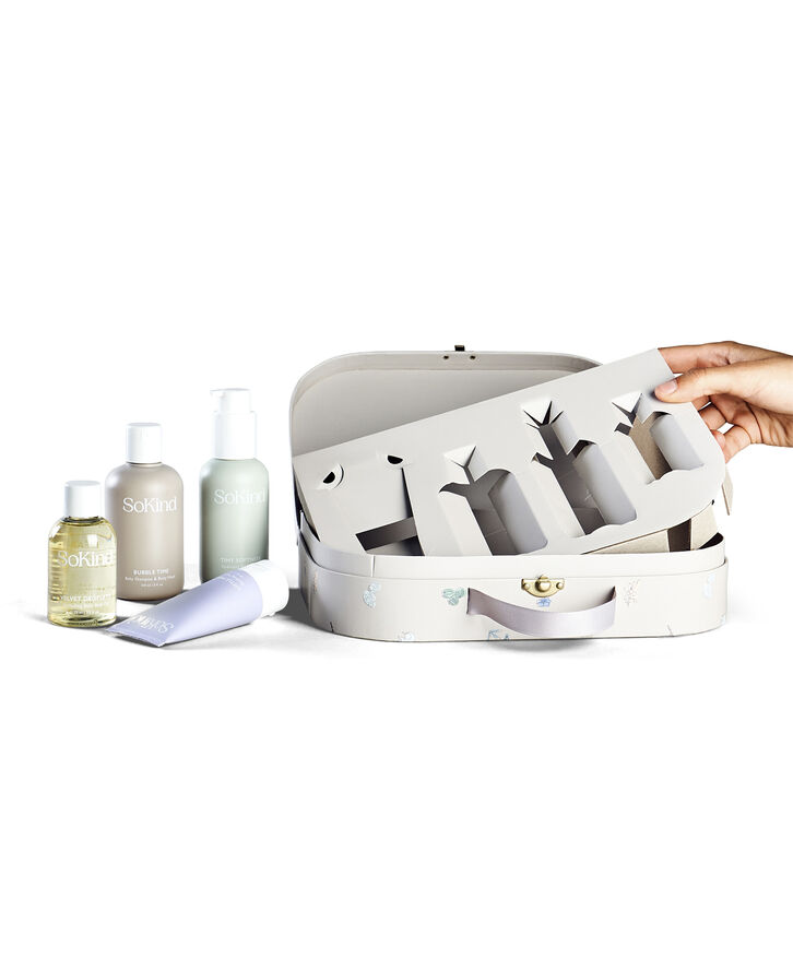SoKind Dear Baby Skin Care Kit- Lækker kuffert med hudplejeprodukter til baby