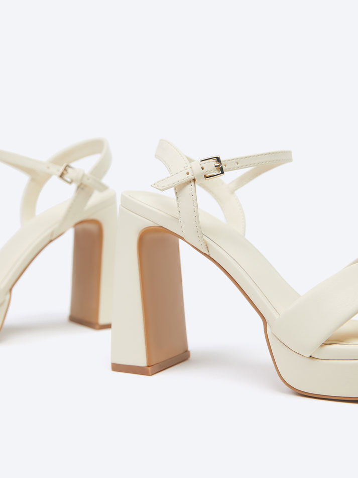 Sandália de plataforma - Branco-creme
