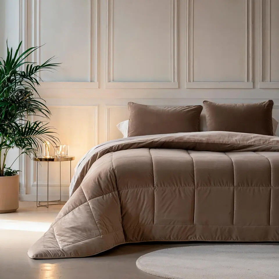 Dekbed zonder Overtrek Velvet 240x200 – Superzacht & Wasbaar – Taupe
