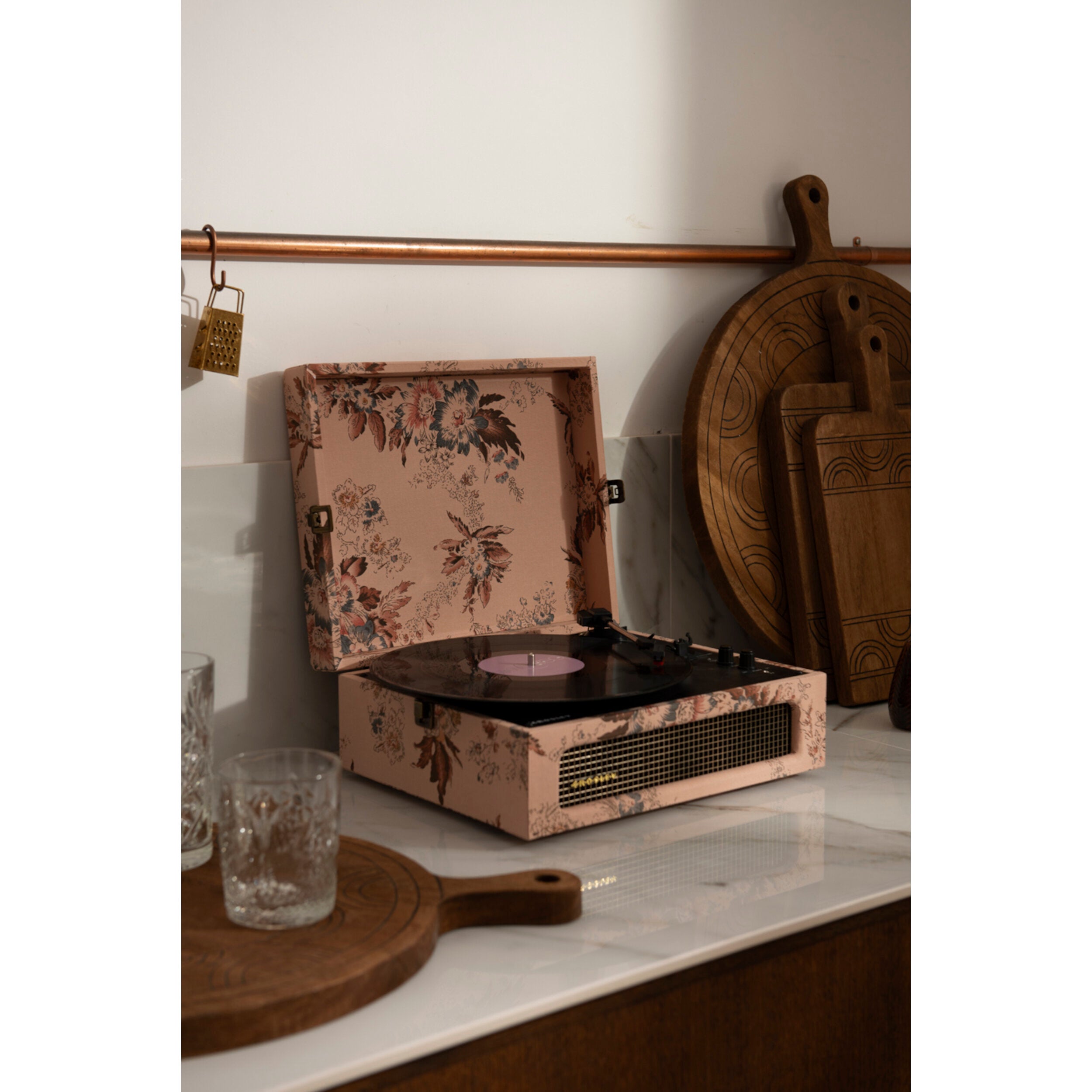 Crosley CR8017B-FL4 Voyager Floral platenspeler met Bluetooth