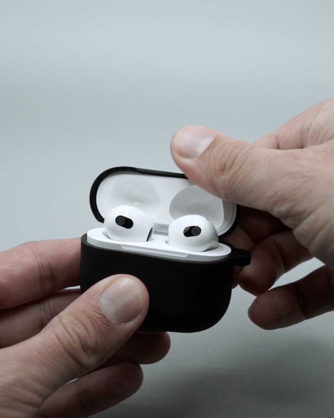 AirPods (3. Generation) Silikon Schutzhülle Abdeckung mit Karabinerhaken - Gelb