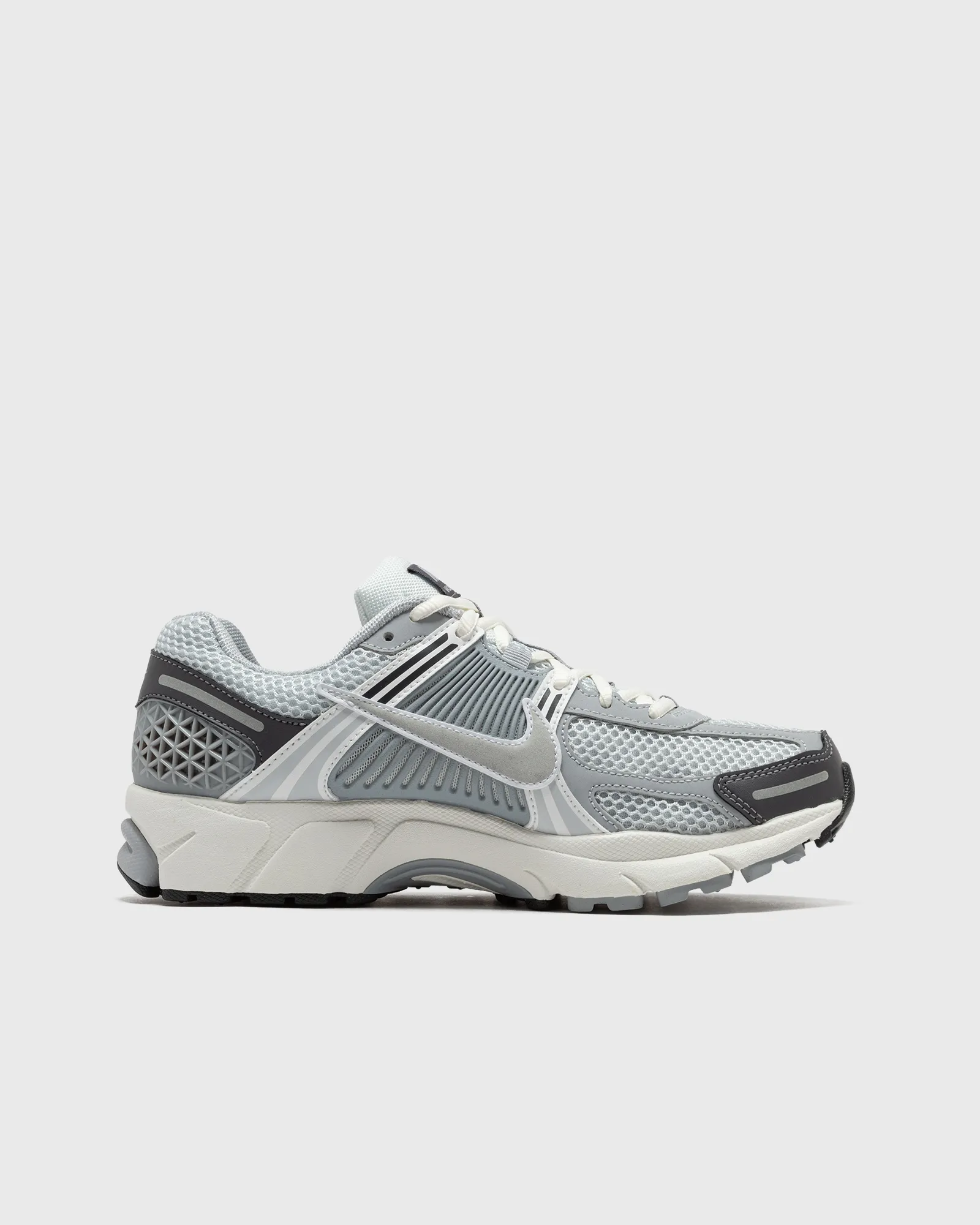 Nike WMNS NIKE ZOOM VOMERO 5
