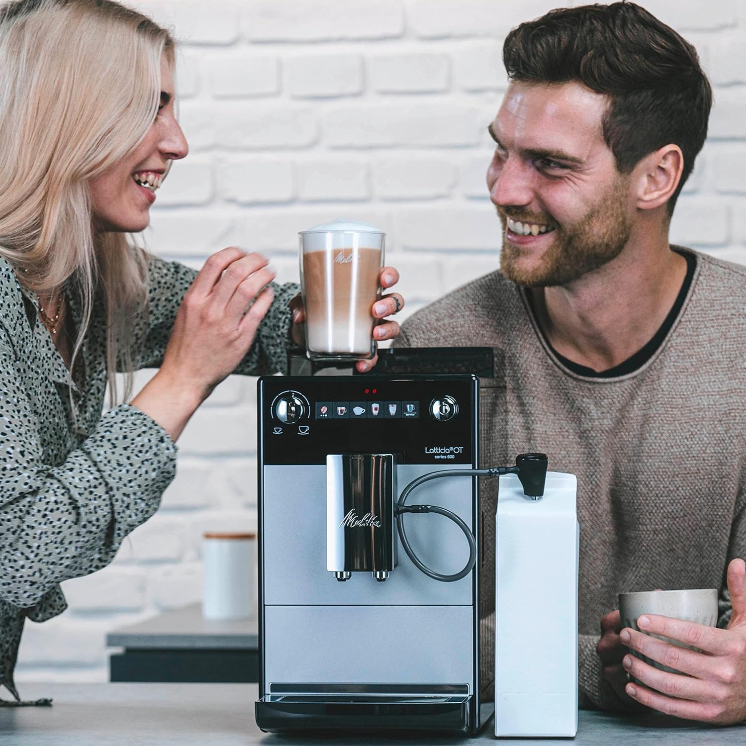 Melitta Latticia One Touch Argent, Machine à Café à Grains avec Broyeur et Système Latte Perfection, Silencieuse, Mode 1 à 2 Tasses, Automatique, F300