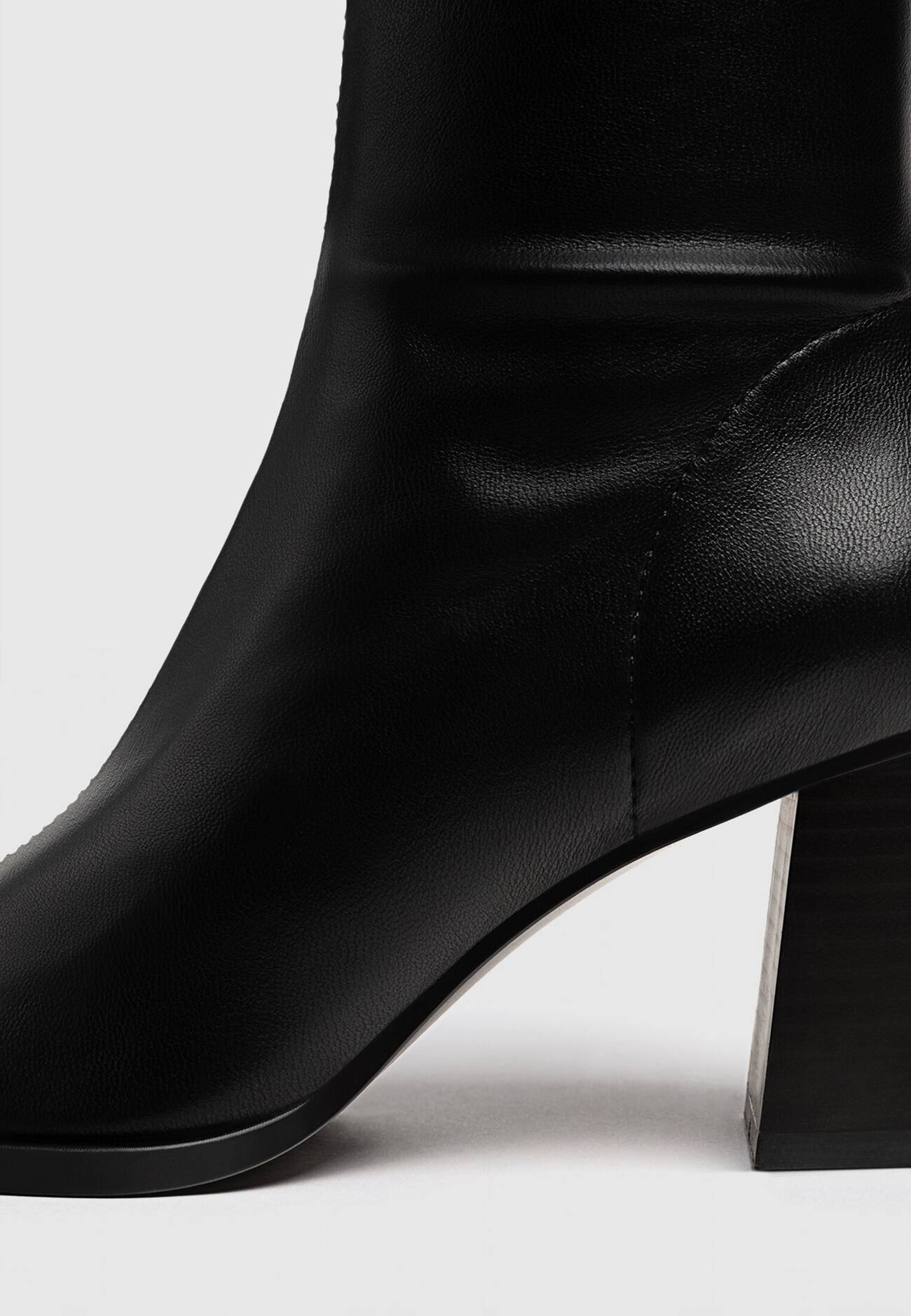 Botas de salto médio com pernas elásticas