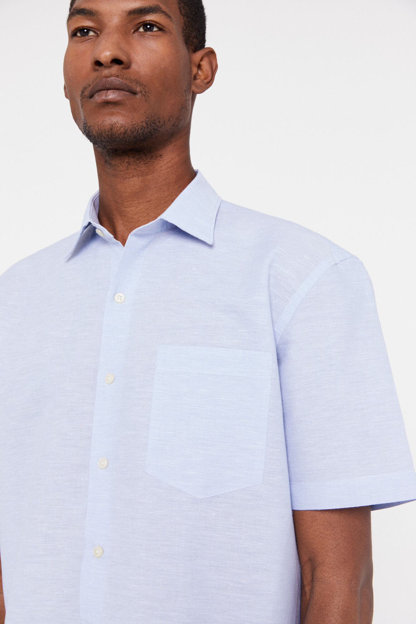 Camisa lisa de manga curta em linho e algodão - Azul