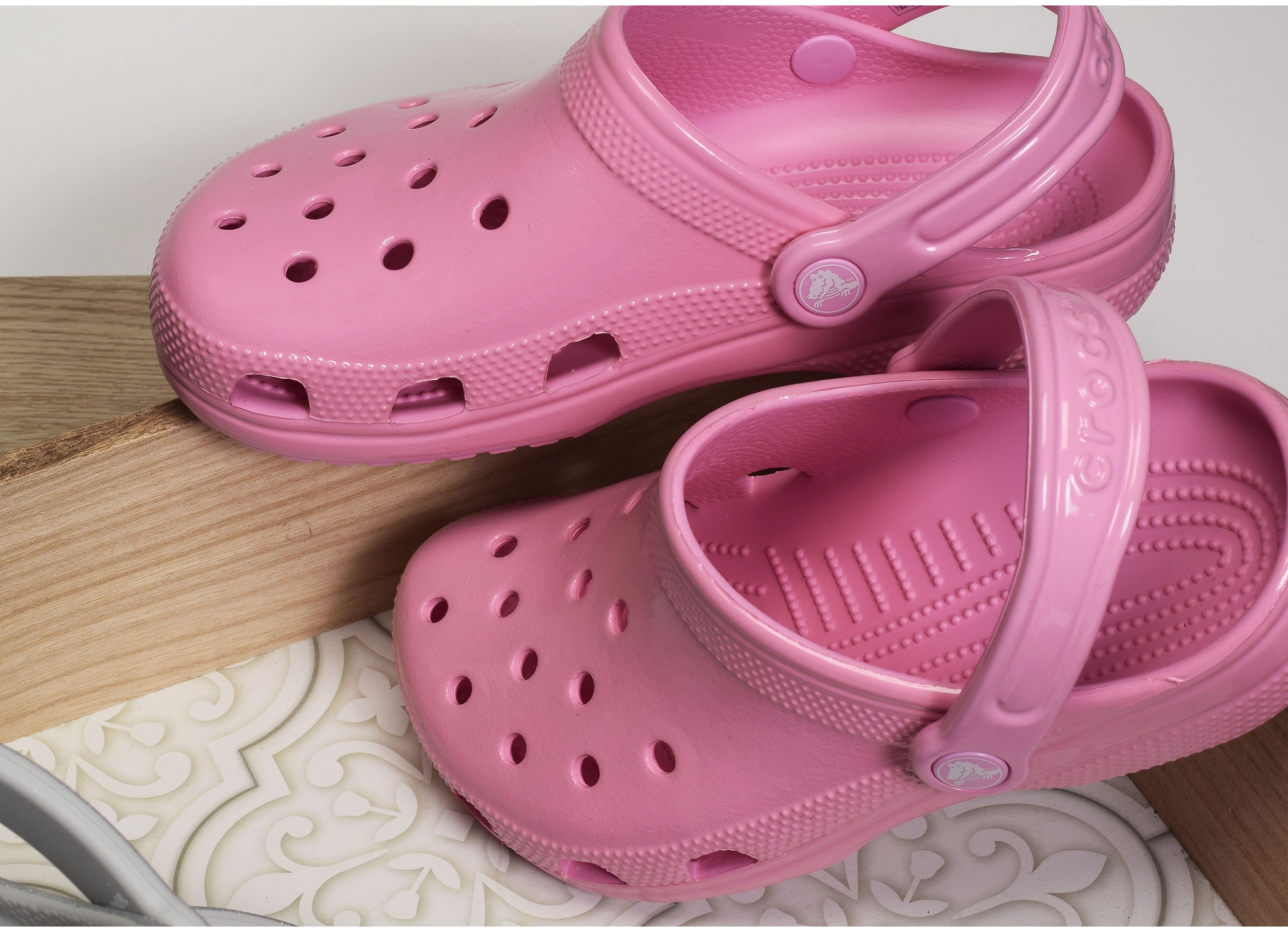 Classic high shine clog verni rose