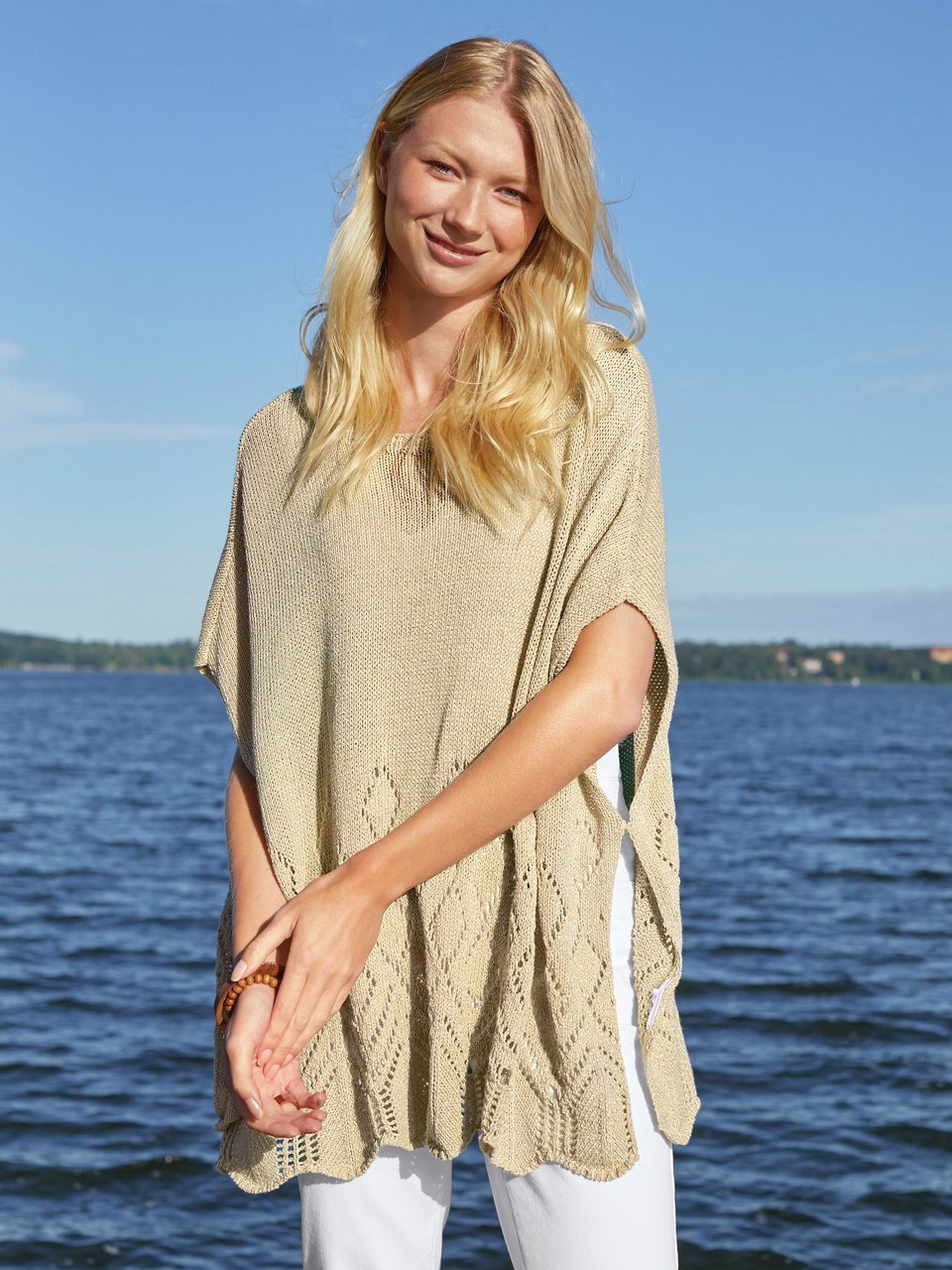 Poncho mit U-Boot-Ausschnitt