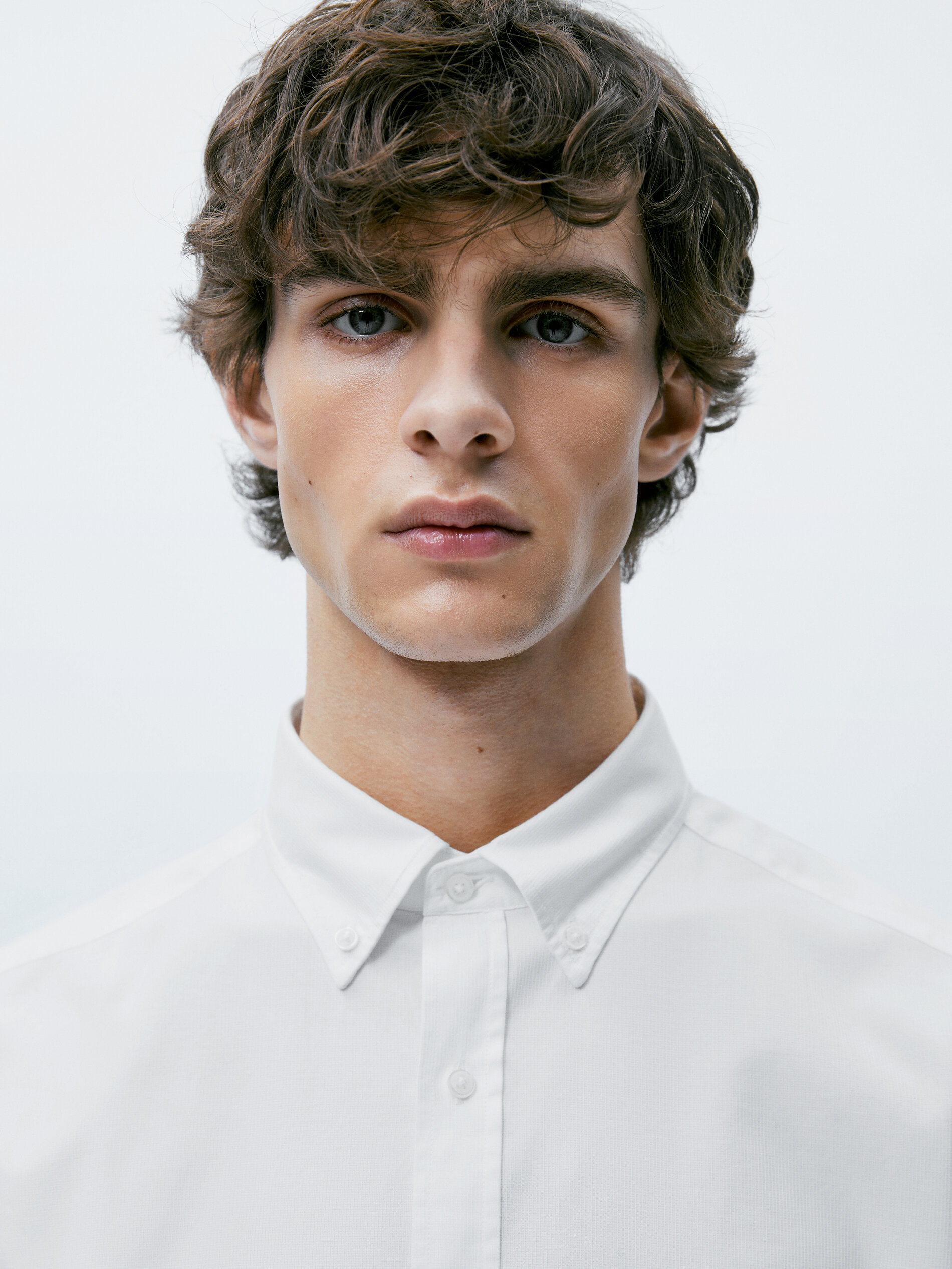Camisa de algodão texturizado com modelagem slim fit - BRANCA