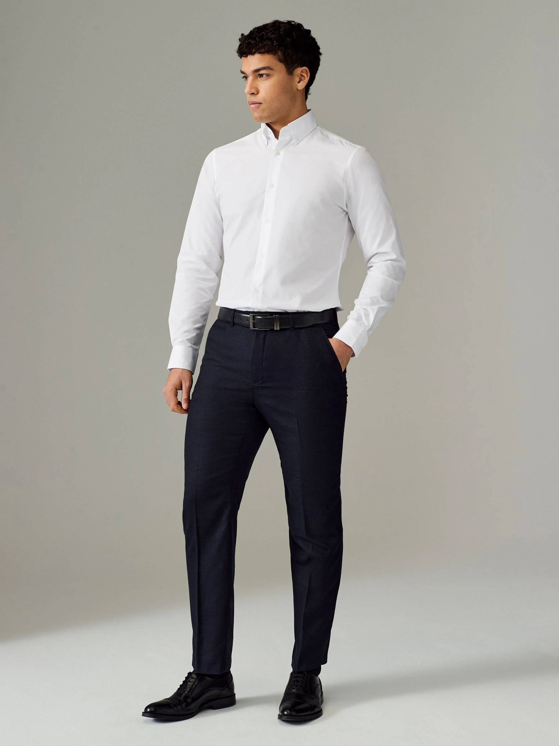 Wit met knopen aan de kraag - Slim Fit - Strijkvrij net overhemd met enkele manchet