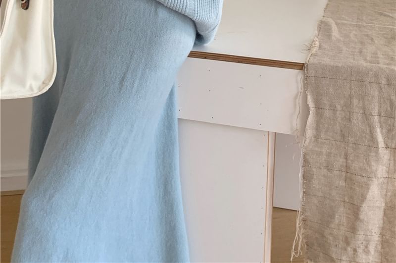 Lewwe - Set: V-hals effen geribbelde trui met distressed effect + hoge gebreide maxi-A-lijn rok