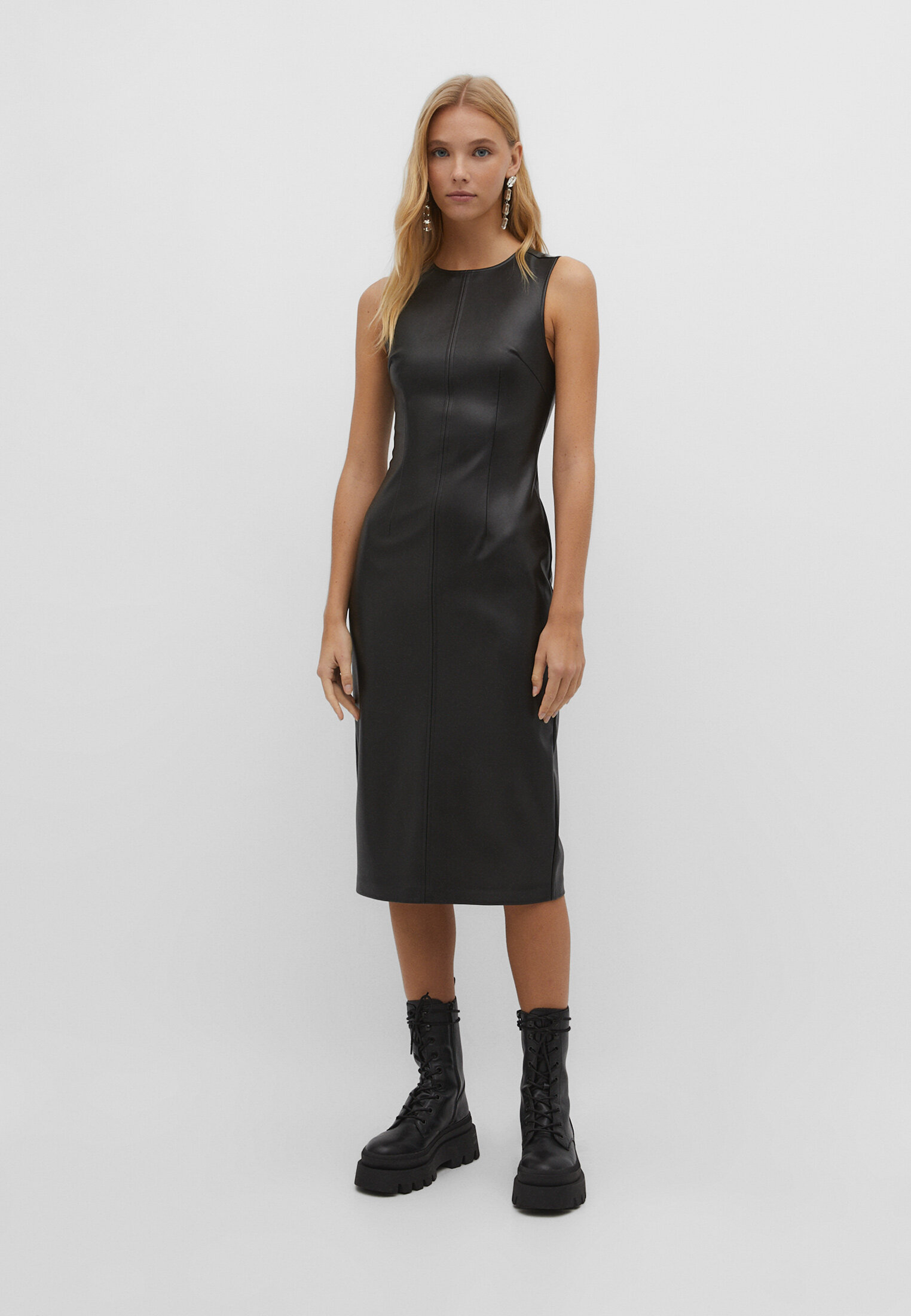 Vestido midi justo com efeito de couro