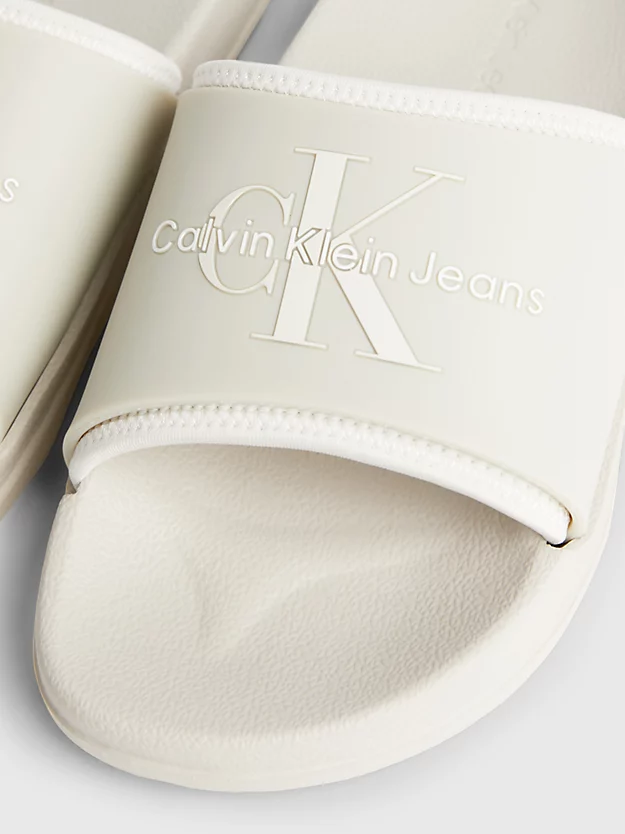 Chinelo com logotipo