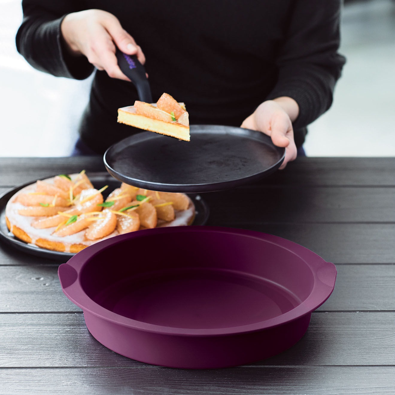 Tupperware Moule à gâteaux en silicone violet - 30.8x6.2x29 cm