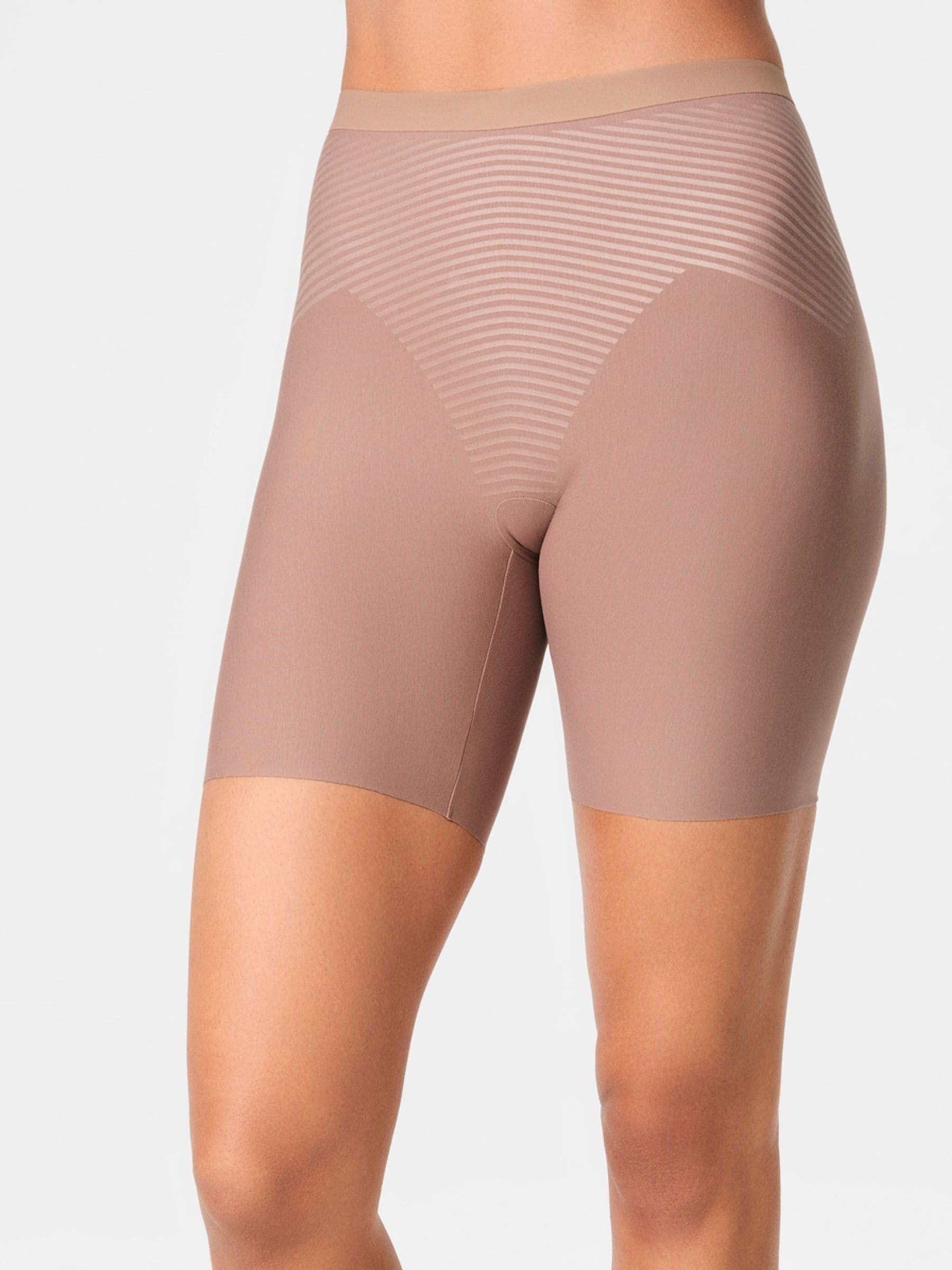 Licht beige - SPANX SPANXshape™ Invisible Supima® Cotton Mid-Thigh Shorts