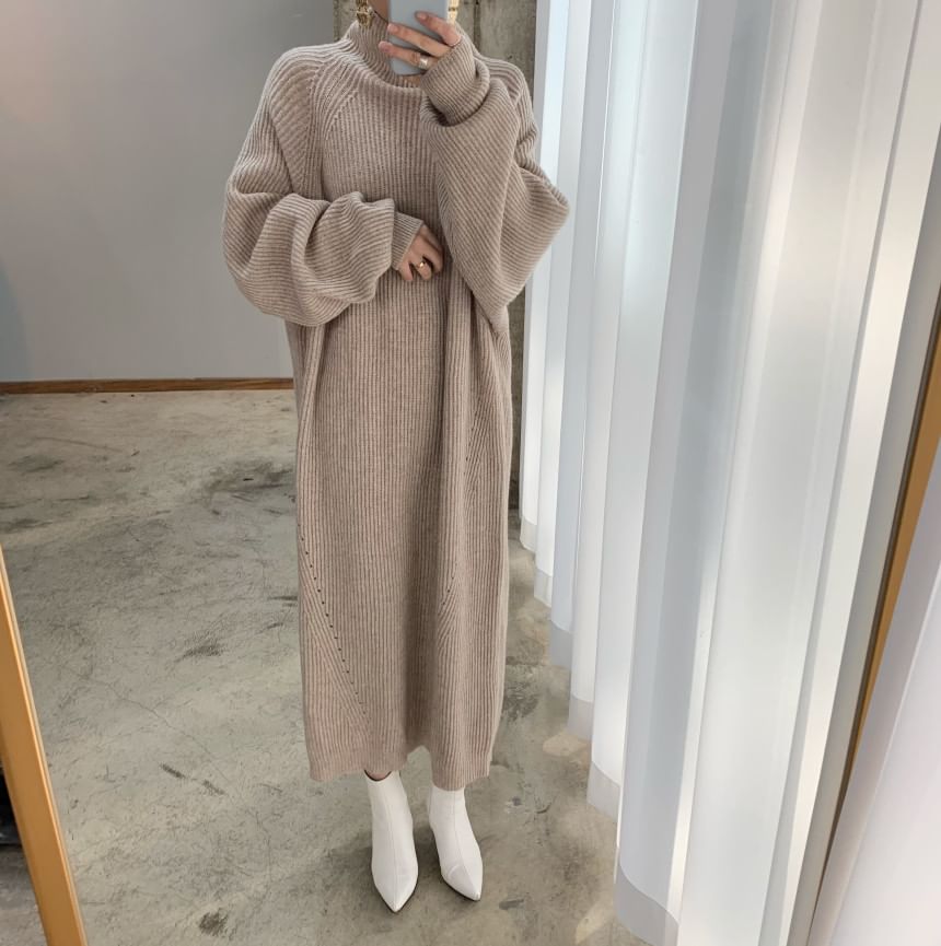 Coris - Lange mouwen coltrui-jurk met effen midi-hals