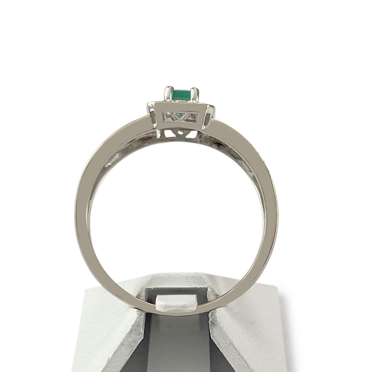Bague d'occasion or 750 blanc émeraude et diamants