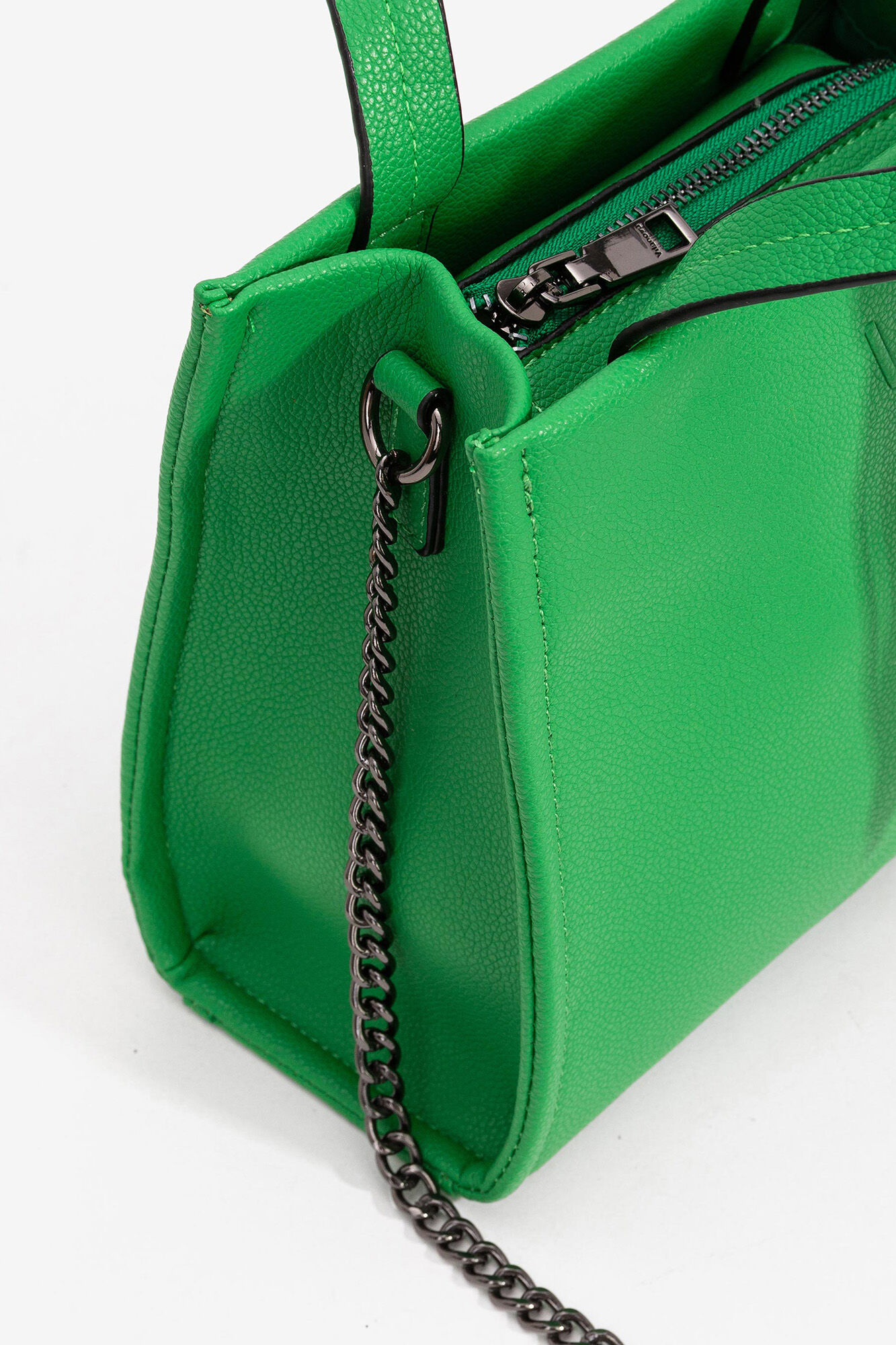 Bolsa urbana verde contrastante