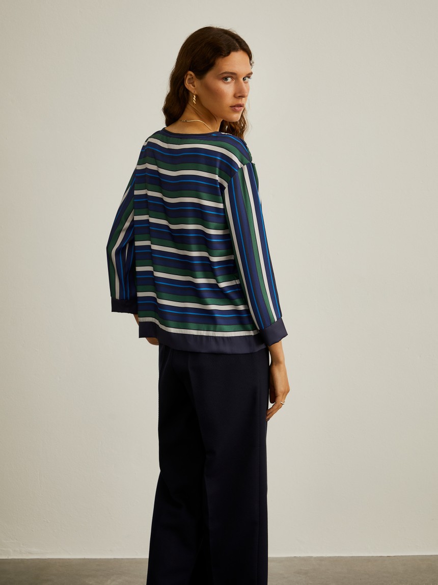 Blusa às riscas