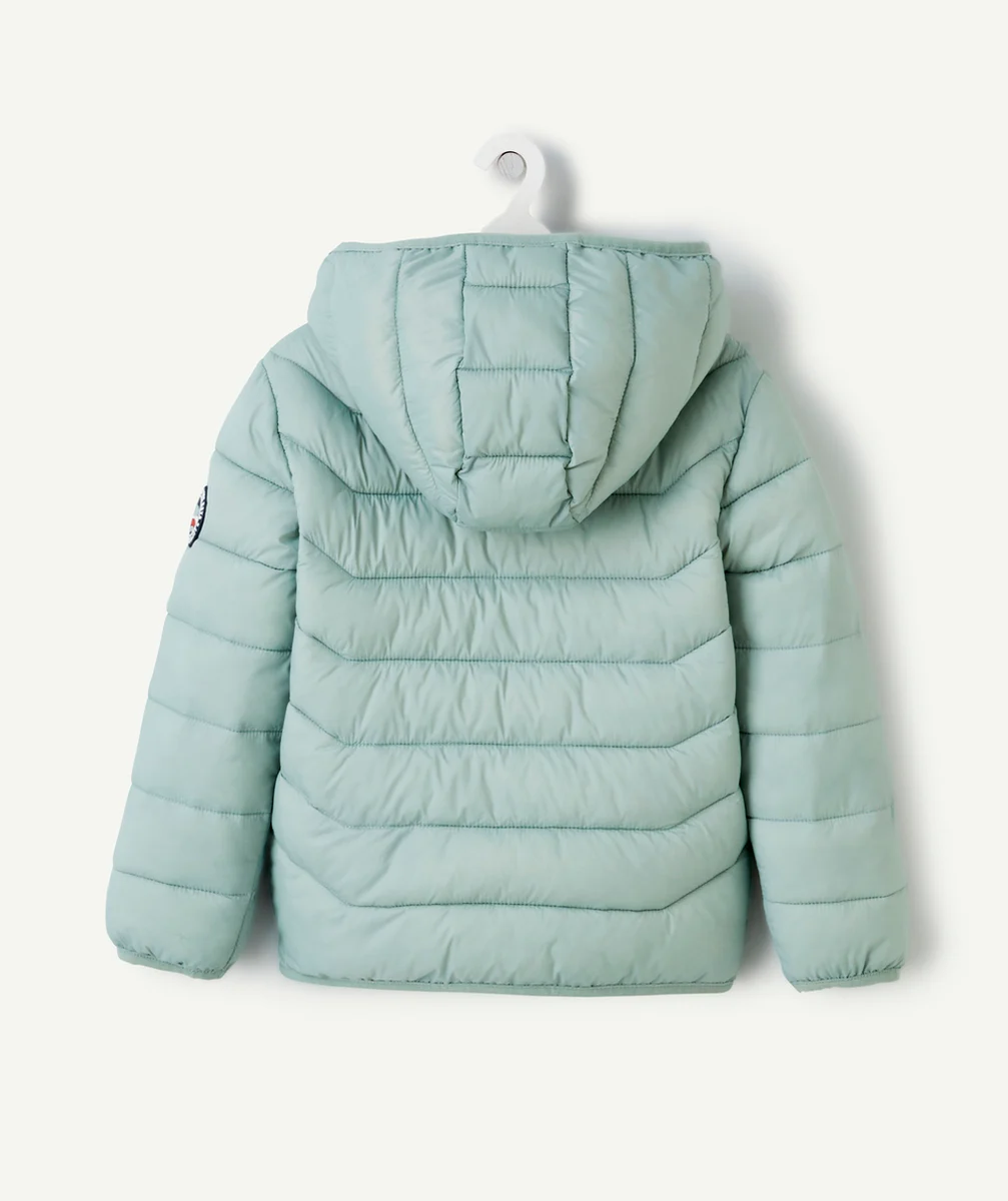 DOUDOUNE À CAPUCHE GARÇON EN FIBRES RECYCLÉES VERTE PATCH SUR LA MANCHE