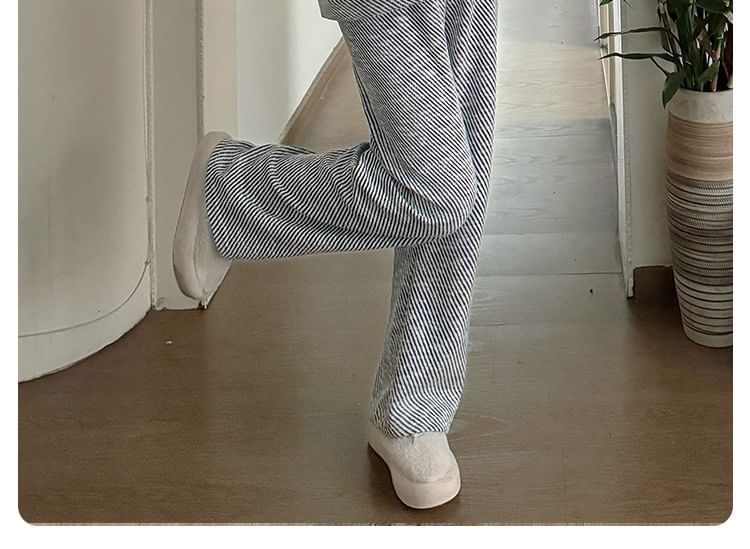 NOA - Zwangerschapsset: Gestreepte trui met trekkoord en halve rits en mockneck + Joggingbroek met trekkoord in de taille en rechte pijpen