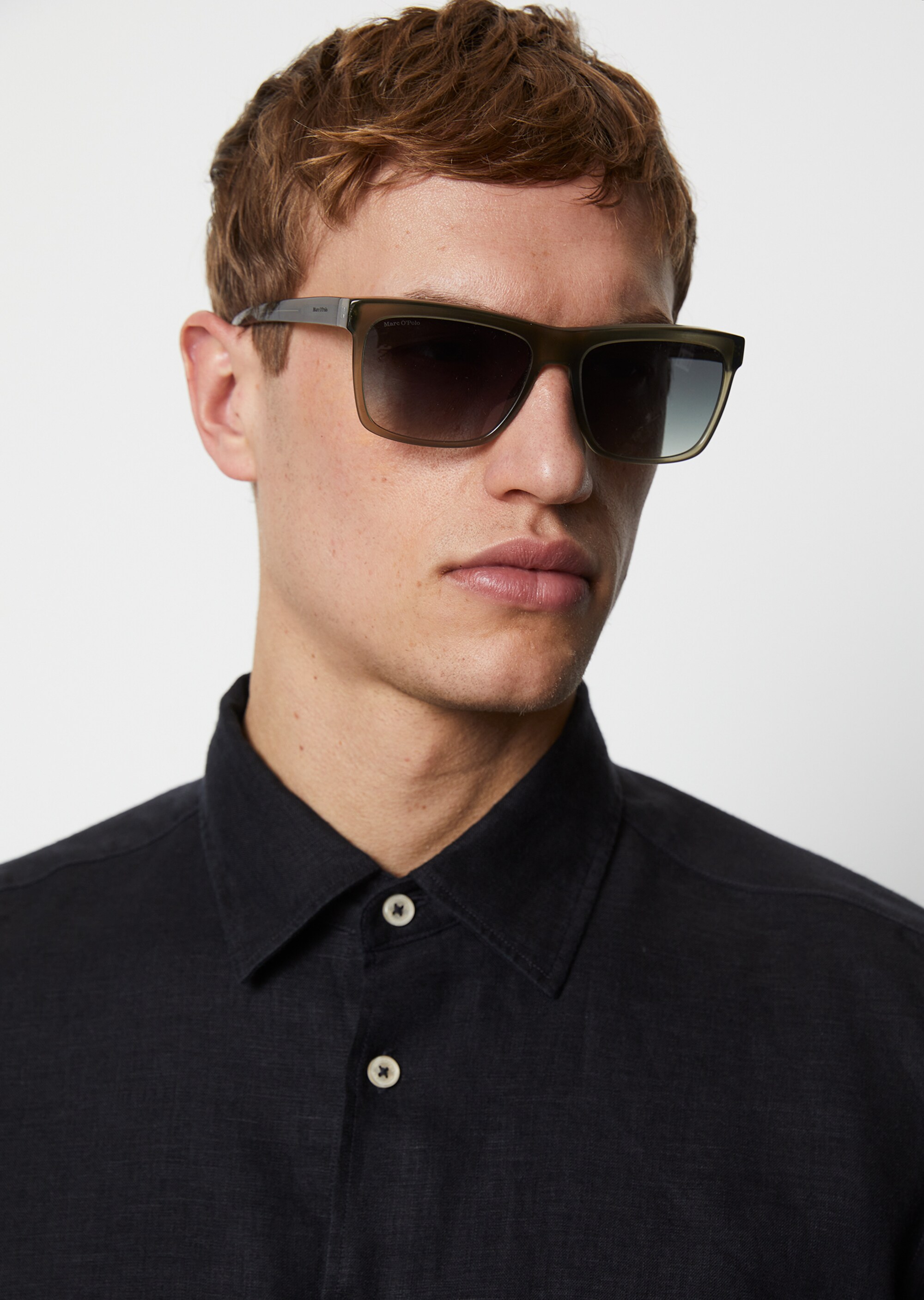 Herren-Sonnenbrille in moderner rechteckiger Form