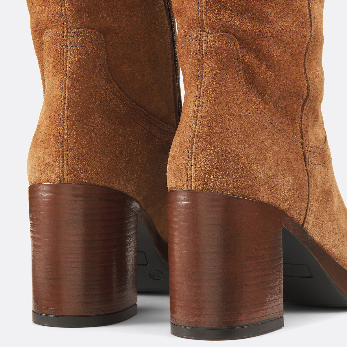 MJUS<br>Botas de couro com salto e bico quadrado