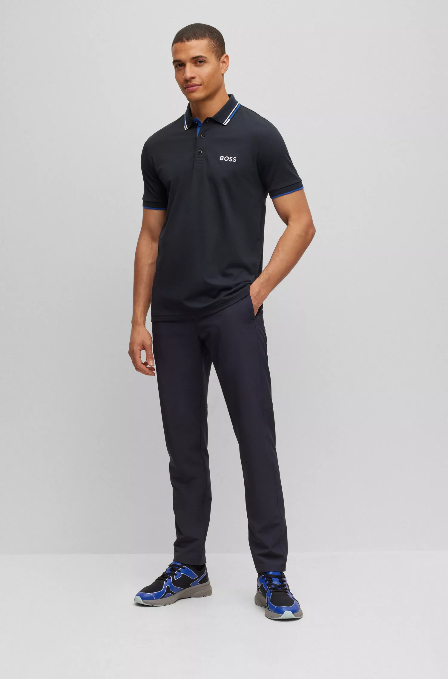 Camisa polo BOSS em mistura de algodão verde com logotipos contrastantes.