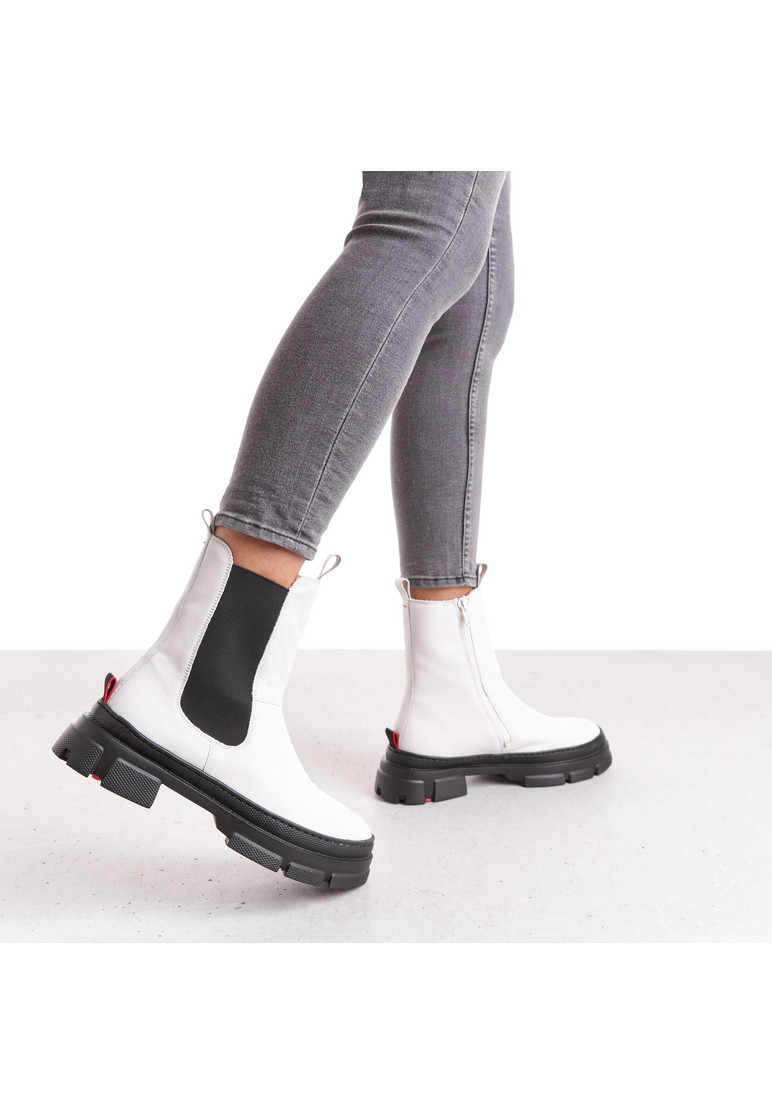 STIEFELETTE Weiss