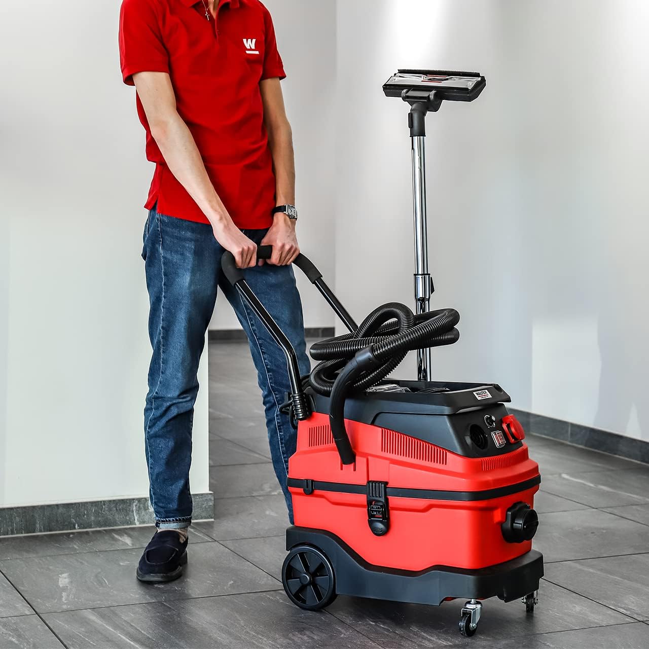 Walter 3-in-1 Multifunktionssauger 30 L, 1600 W, mit Wasserfilter und HEPA-Filter, für Staub-, Nasssaugen und Luftblasen, inkl. umfangreichem Zubehör, rot/schwarz