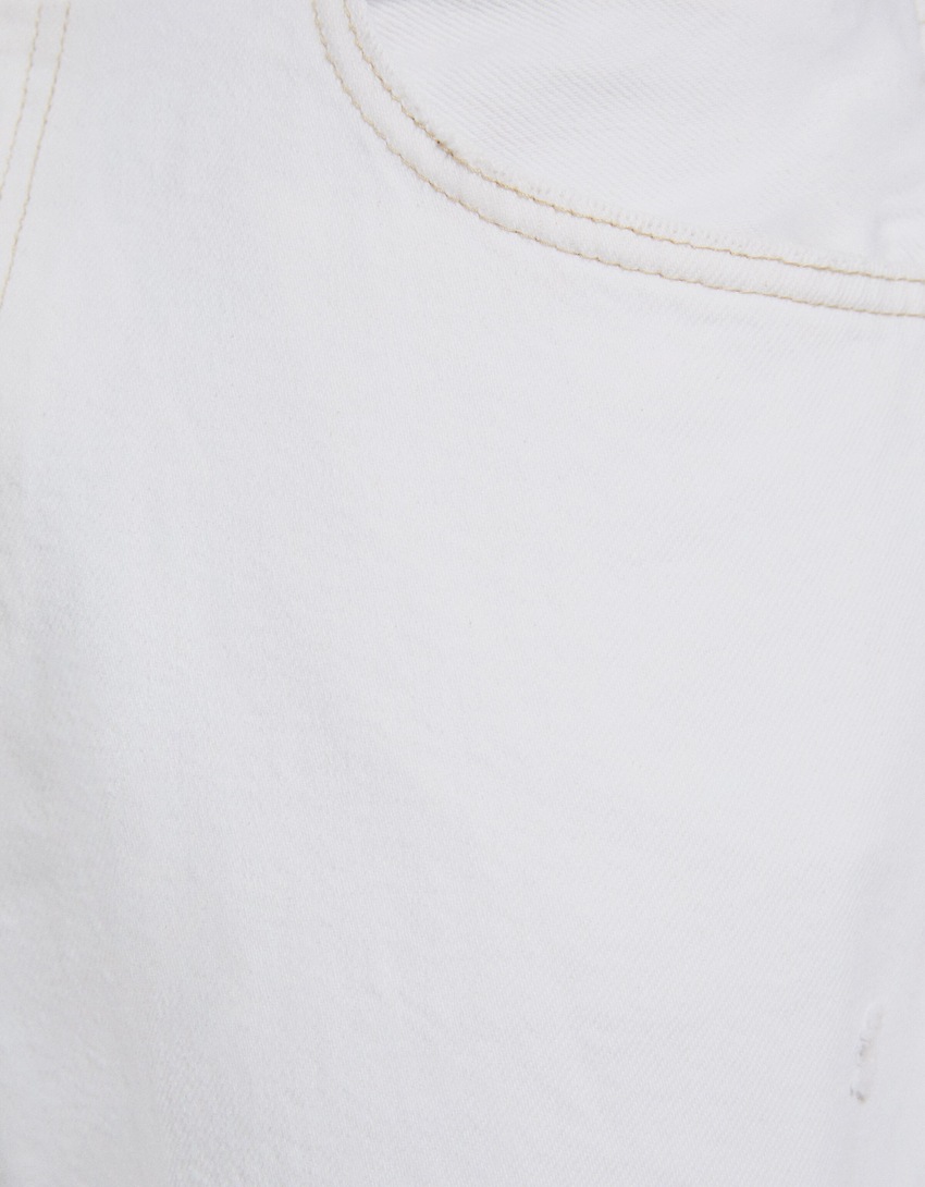 Calça jeans folgada com rasgos